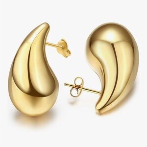 *BRAND NEW NEVER WORN* Gold Teardrop Earrings